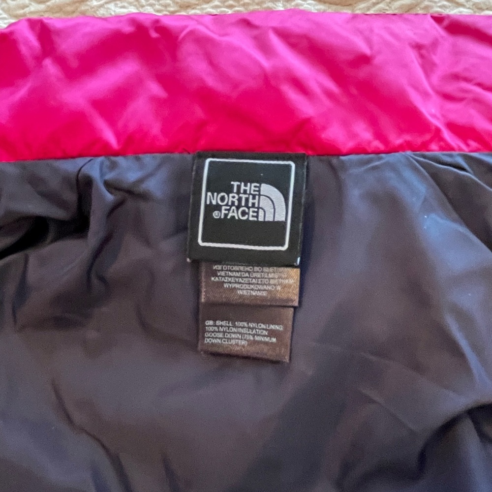 North Face Puffer Vest, size M, EUC, HOT PINK - Picture 5 of 9